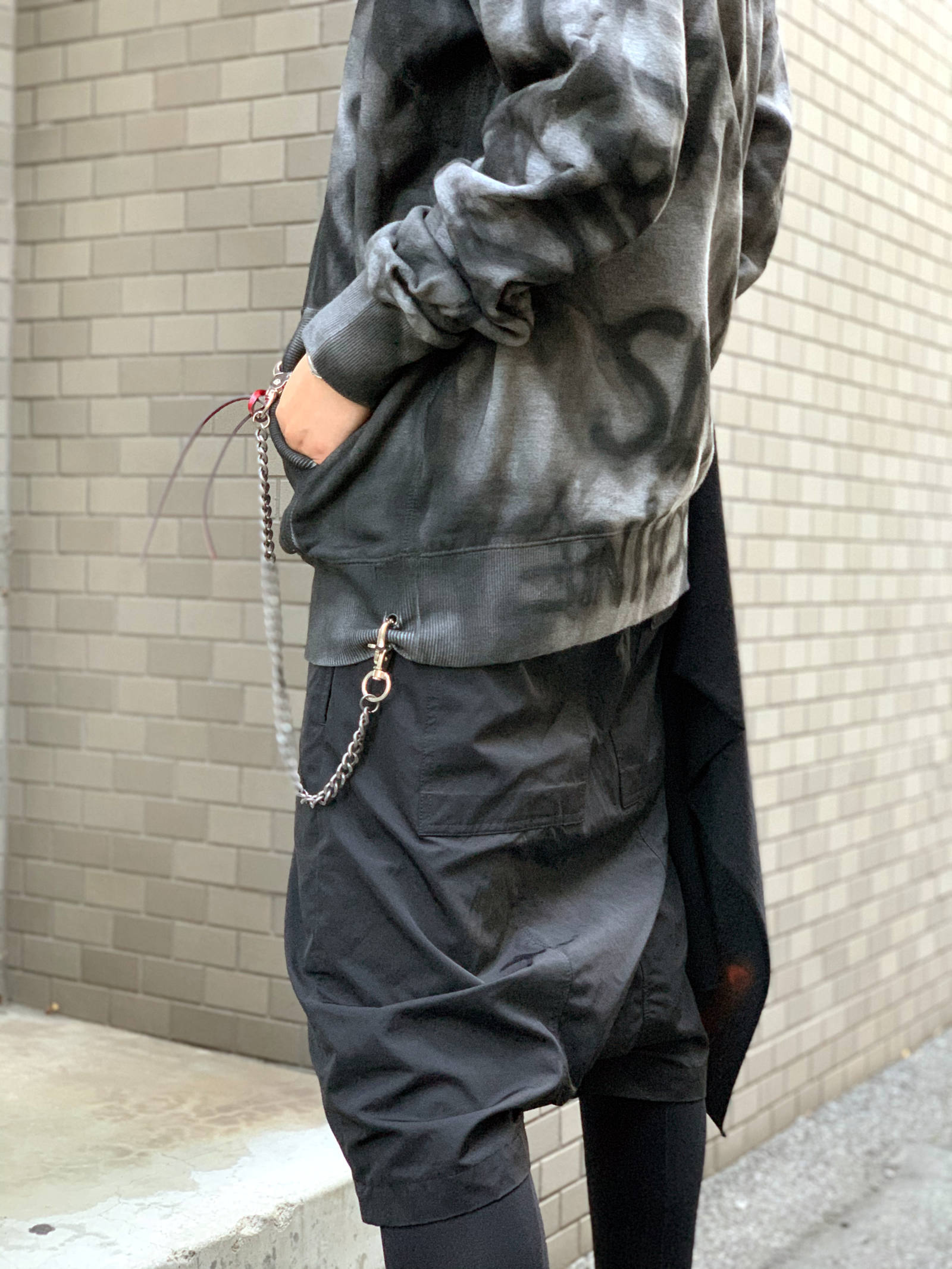 Caviale アングラ感あるギミックの効いたスカーフパーカー Story